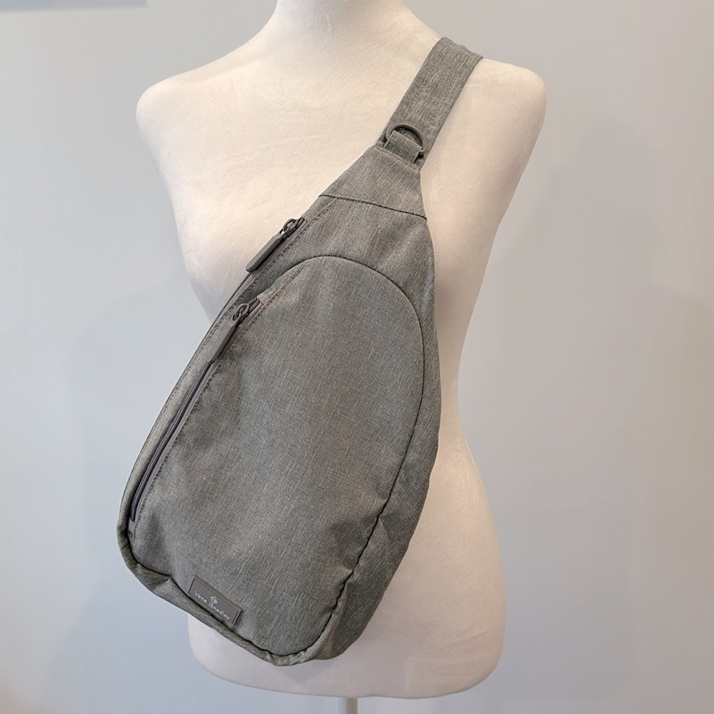 VERA BRADLEY : Essential Sling Backpack, gray